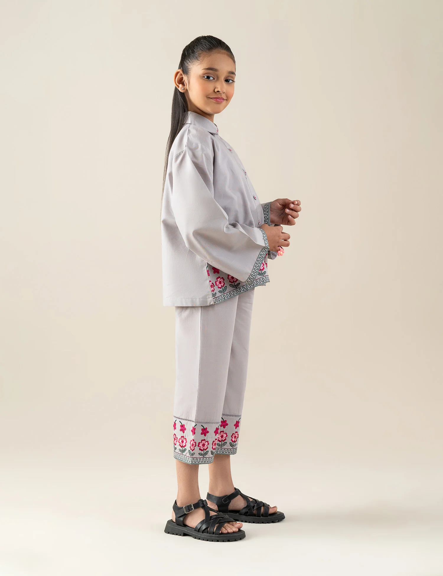 2 PIECE FLORAL EMBROIDERED SUIT - Image 3