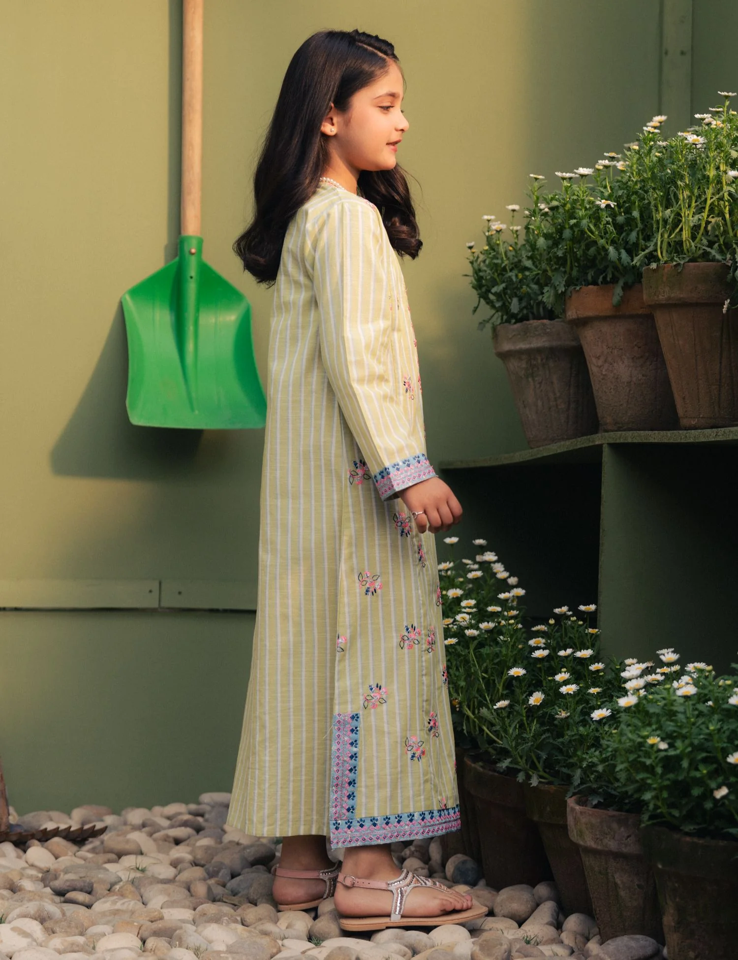 VIBRANT EMBROIDERED DRESS - Image 4