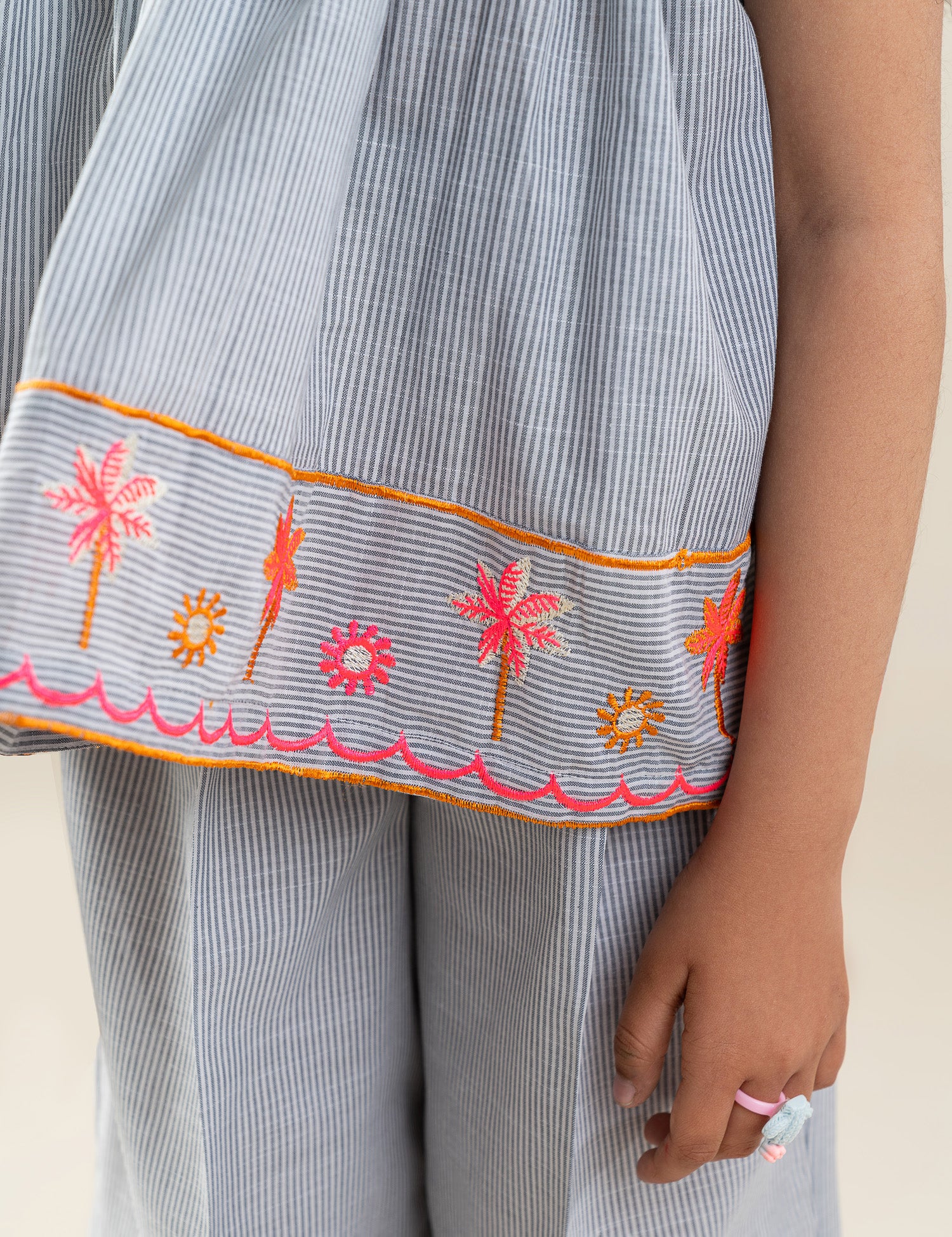 2 PIECE FLORAL EMBROIDERED SUIT - Image 2