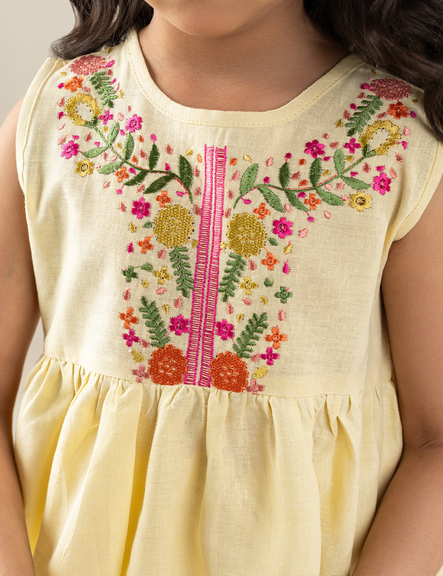 2 PIECE FLORAL EMBROIDERED SUIT - Image 2