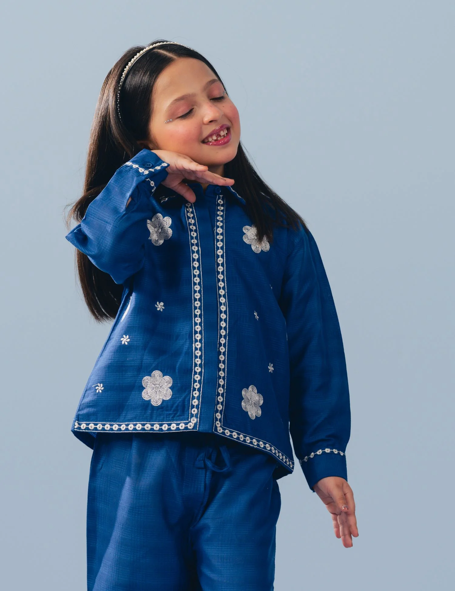 2 PIECE EMBROIDERED SUIT - Image 3