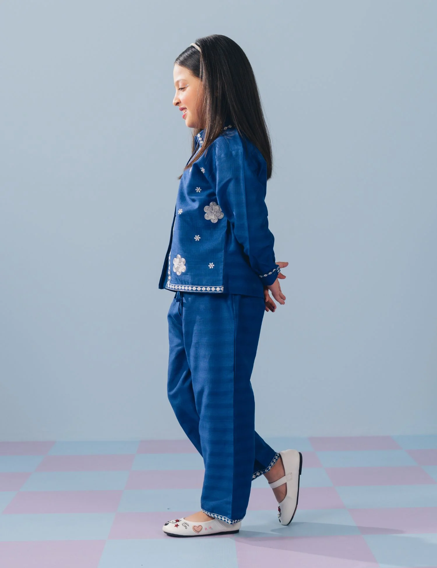 2 PIECE EMBROIDERED SUIT - Image 4
