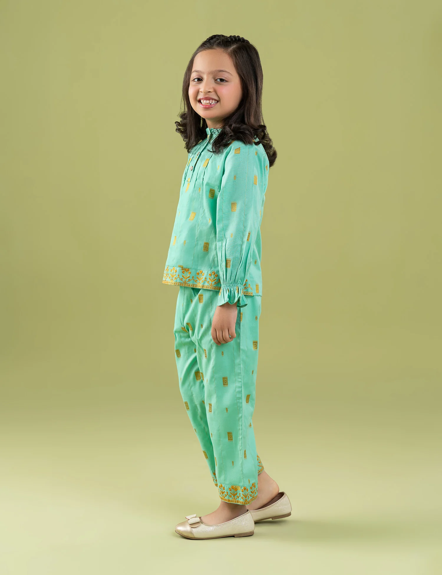 2 PIECE FLORAL EMBROIDERED SUIT - Image 4