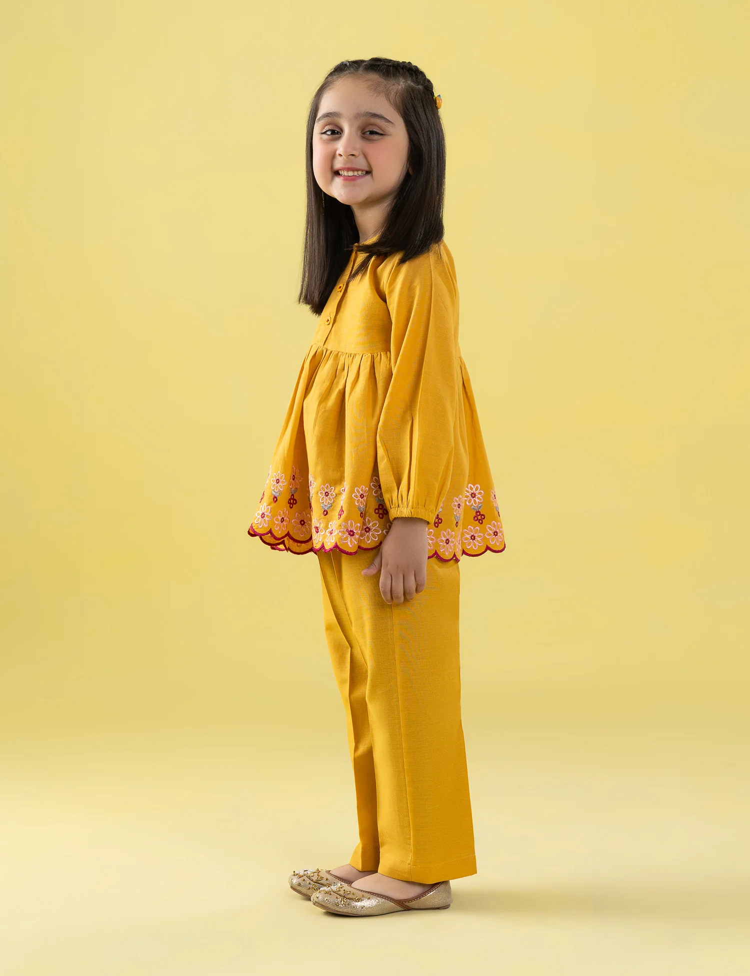 2 PIECE FLORAL EMBROIDERED SUIT - Image 4