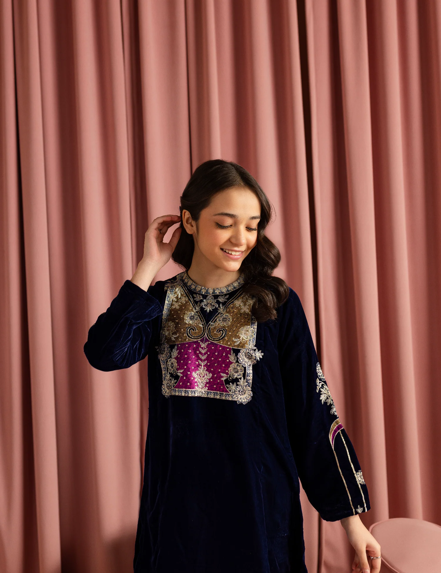2 PIECE VELVET SUIT - Image 3
