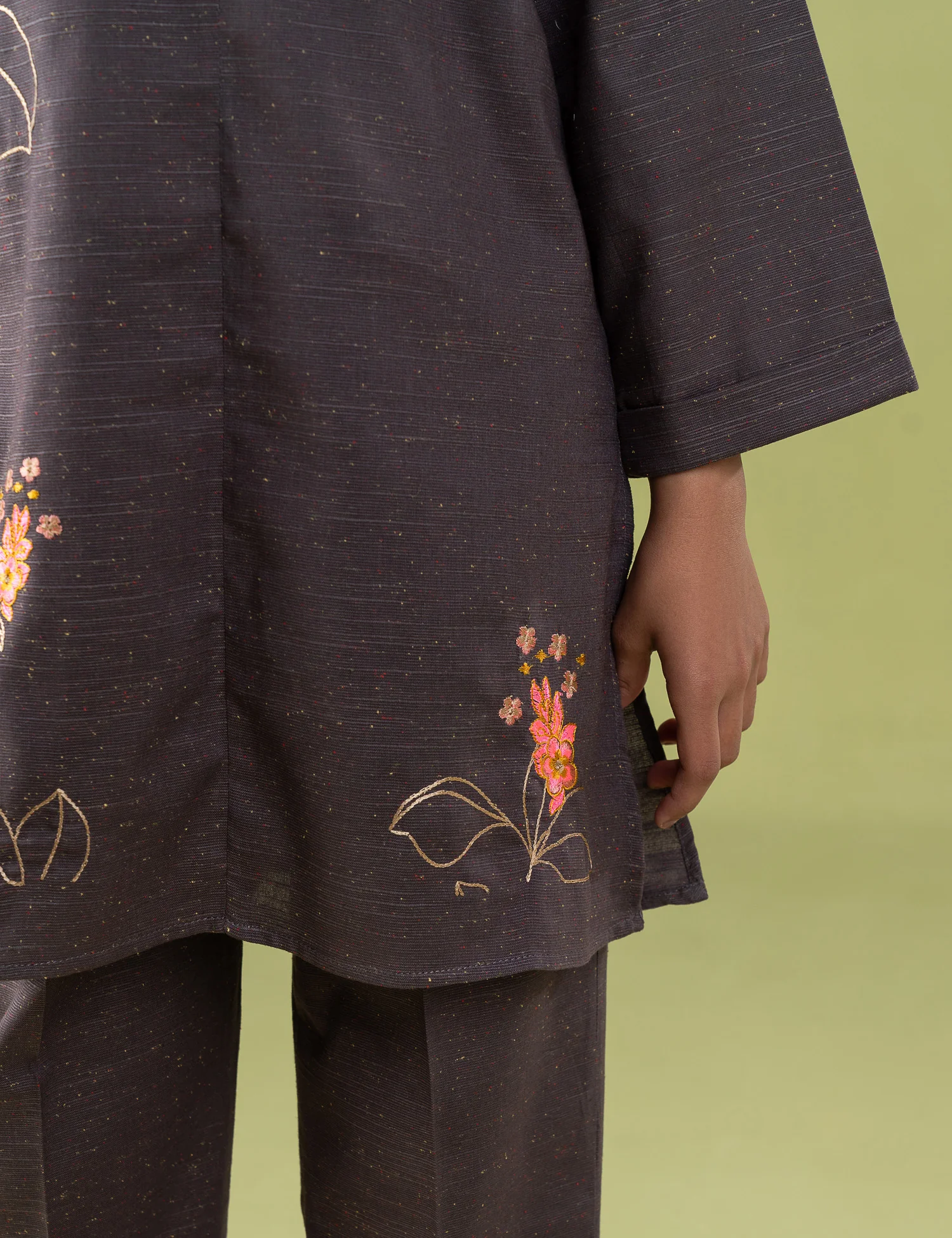 2 PIECE CONTRAST EMBROIDERED SUIT - Image 4