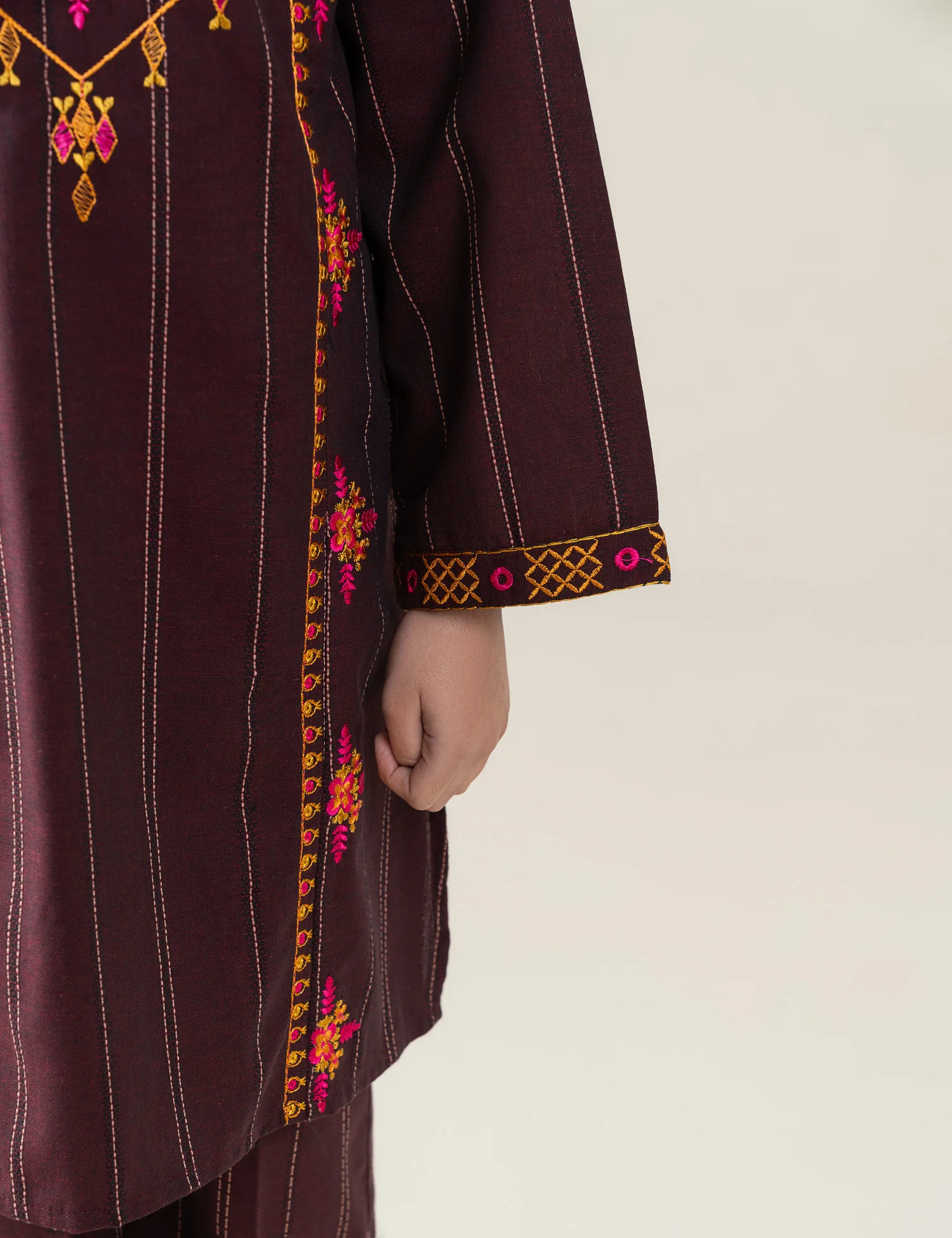 2 PIECE FLORAL EMBROIDERED SUIT - Image 4