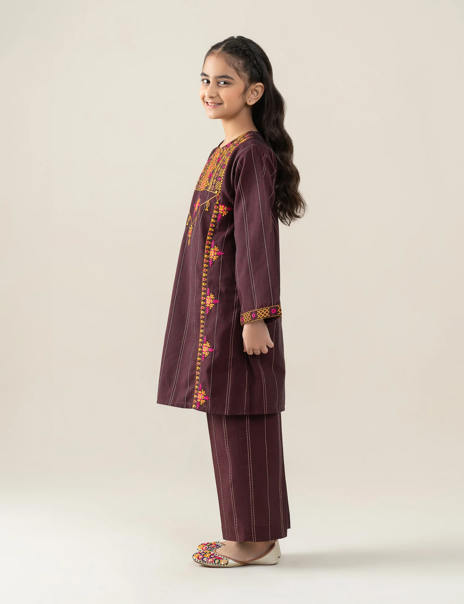 2 PIECE FLORAL EMBROIDERED SUIT - Image 5