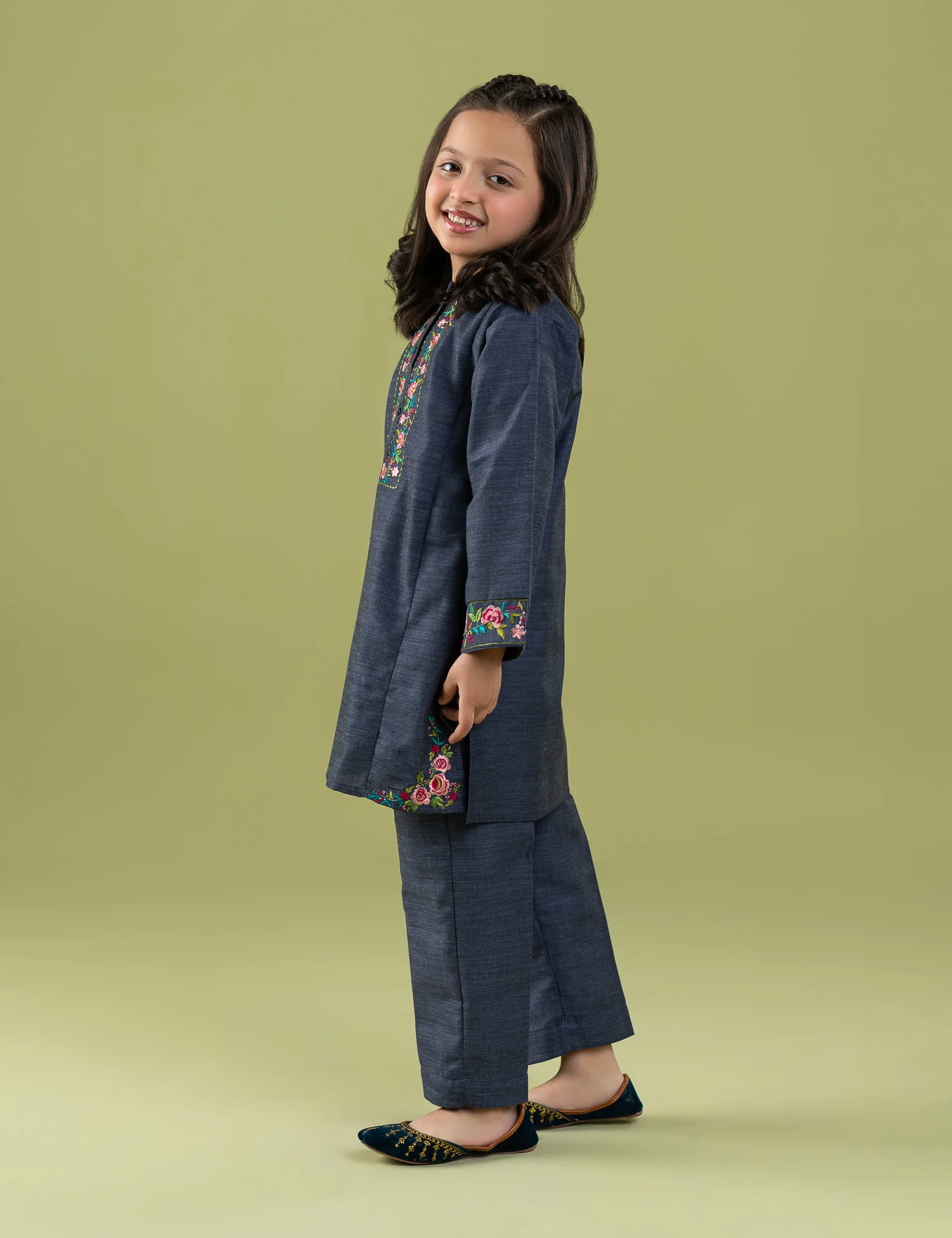 2 PIECE VIBRANT EMBROIDERED SUIT - Image 5
