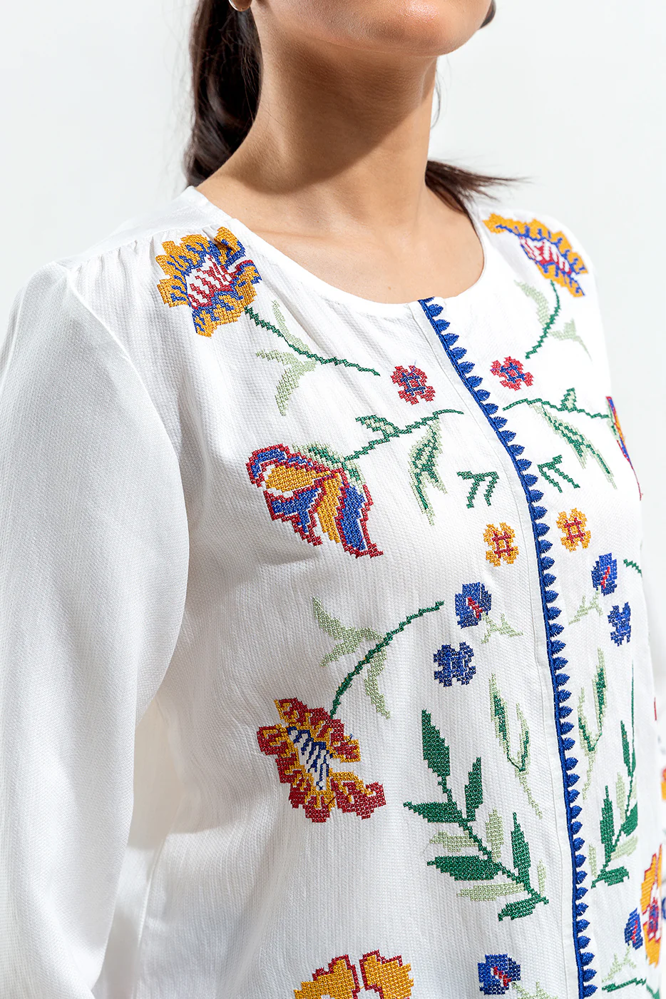 EMBROIDERED DOBBY WHITE ARSH TOP (PRET) - Image 3