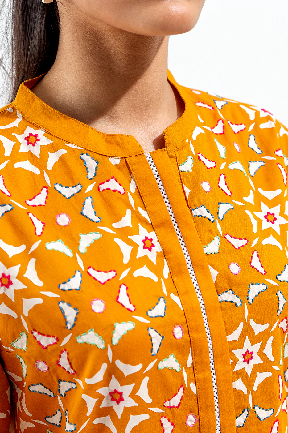 EMBROIDERED LAWN SHIRT (PRET) - Image 4