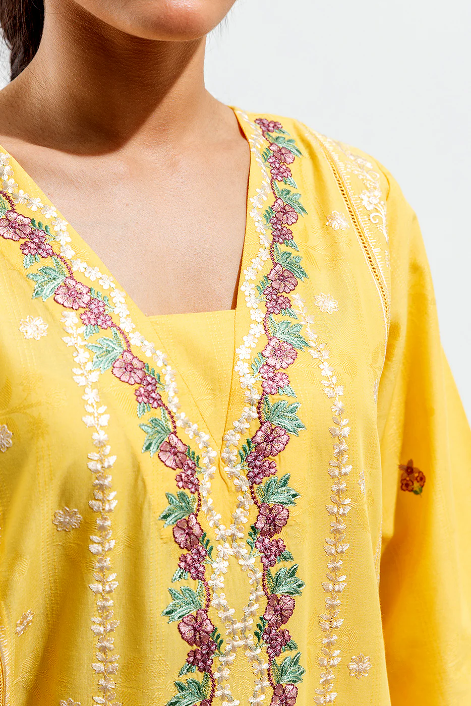 3 PIECE EMBROIDERED SELF JACQUARD SUIT (PRET) - Image 4