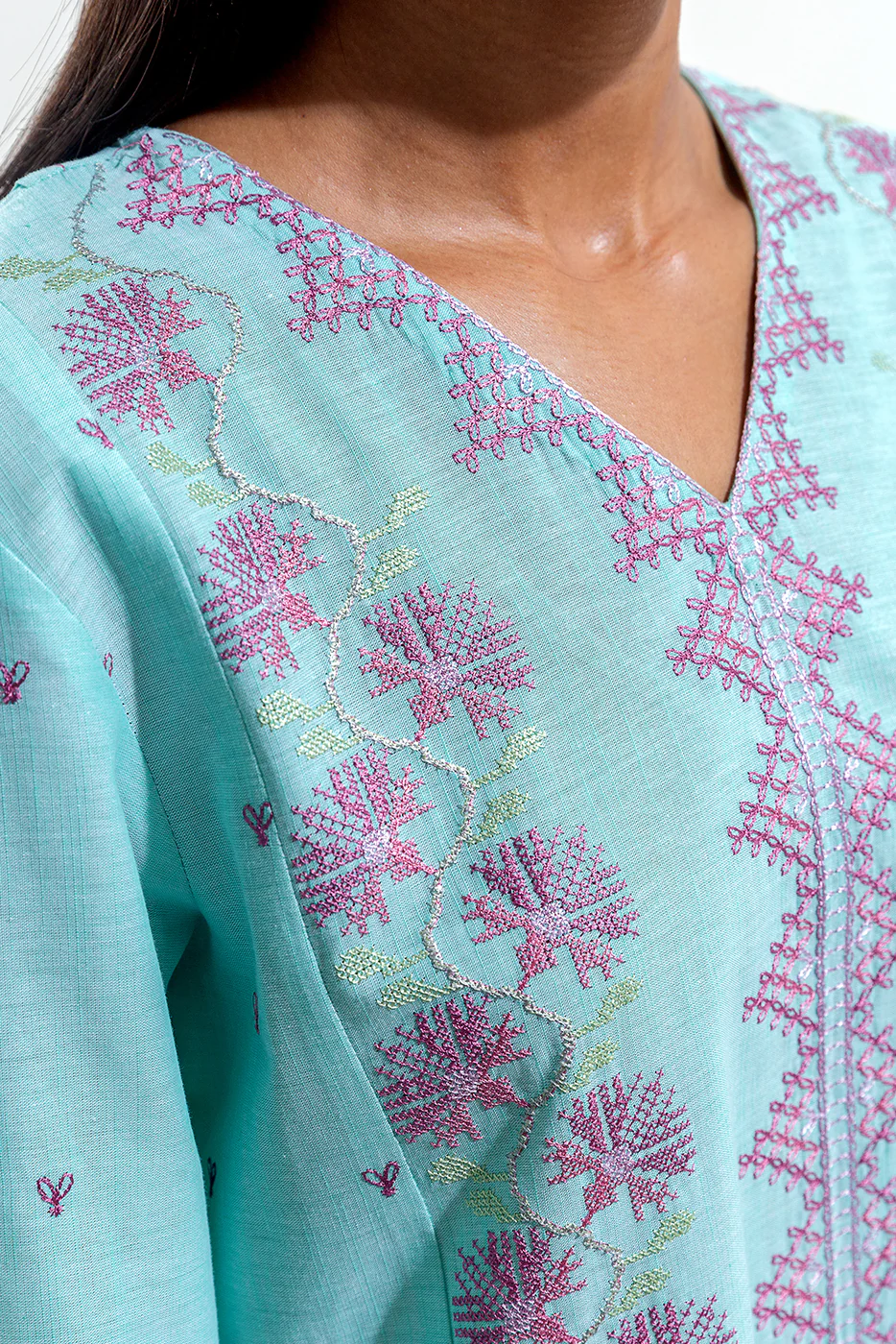2 PIECE EMBROIDERED CHAMBREY SUIT (PRET) - Image 4