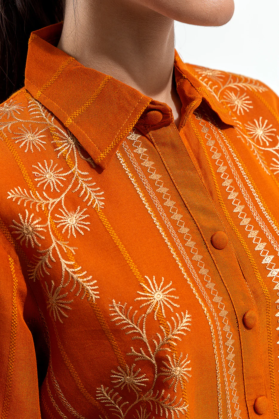 EMBROIDERED FUSION TOP (PRET) - Image 3
