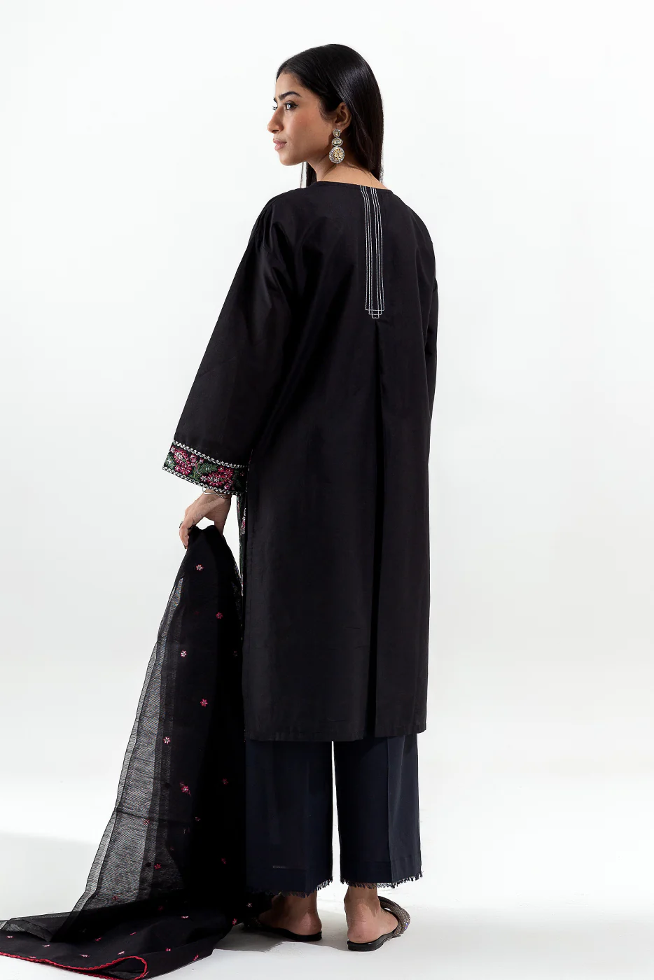 2 PIECE EMBROIDERED LAWN SUIT (LUXURY-PRET) - Image 6