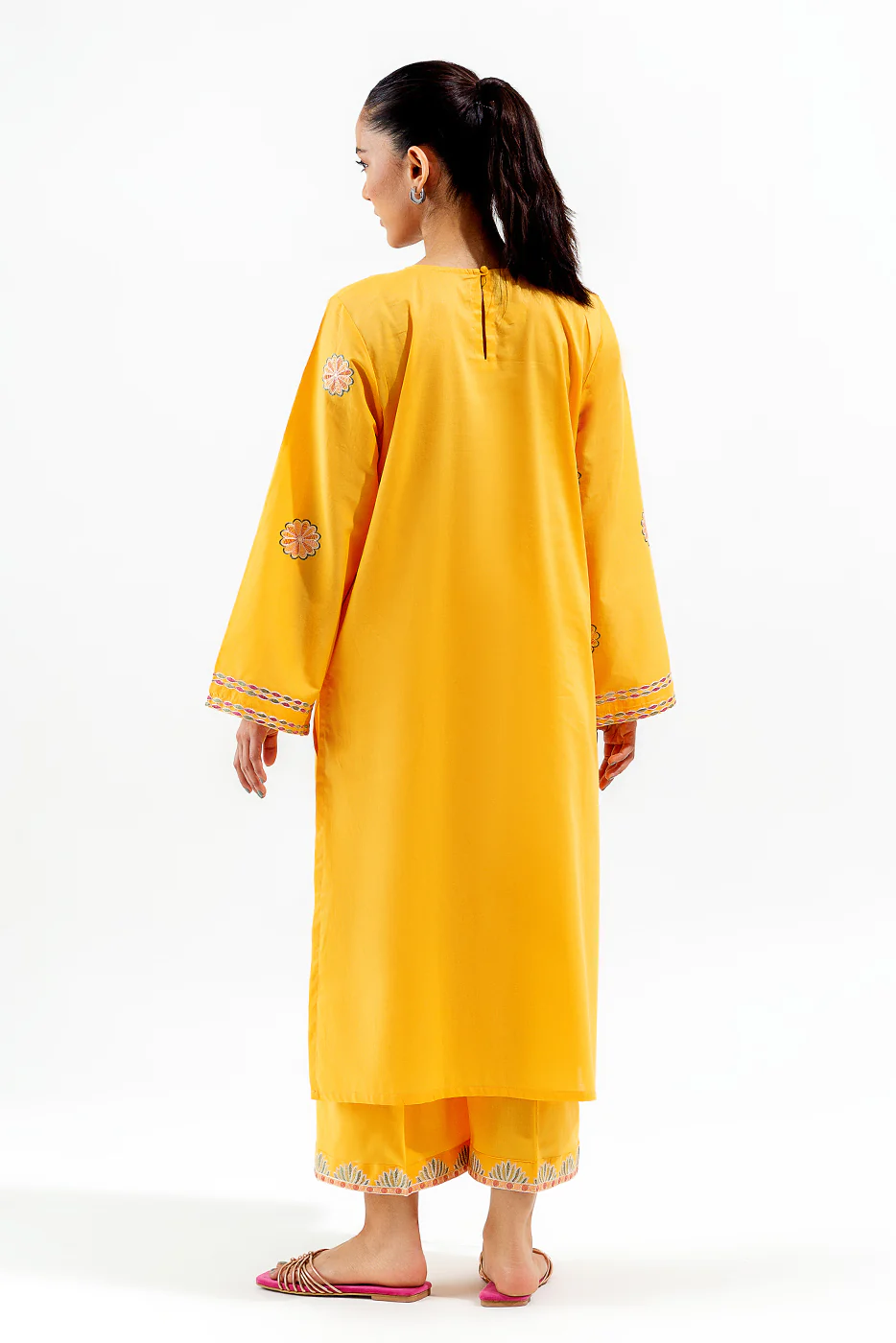 2 PIECE EMBROIDERED DYED LAWN SUIT (PRET) - Image 4