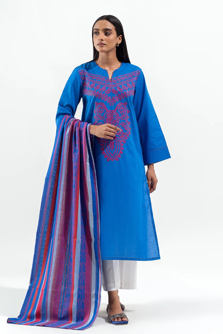 2 PIECE EMBROIDERED LAWN SUIT (PRET) - Image 4