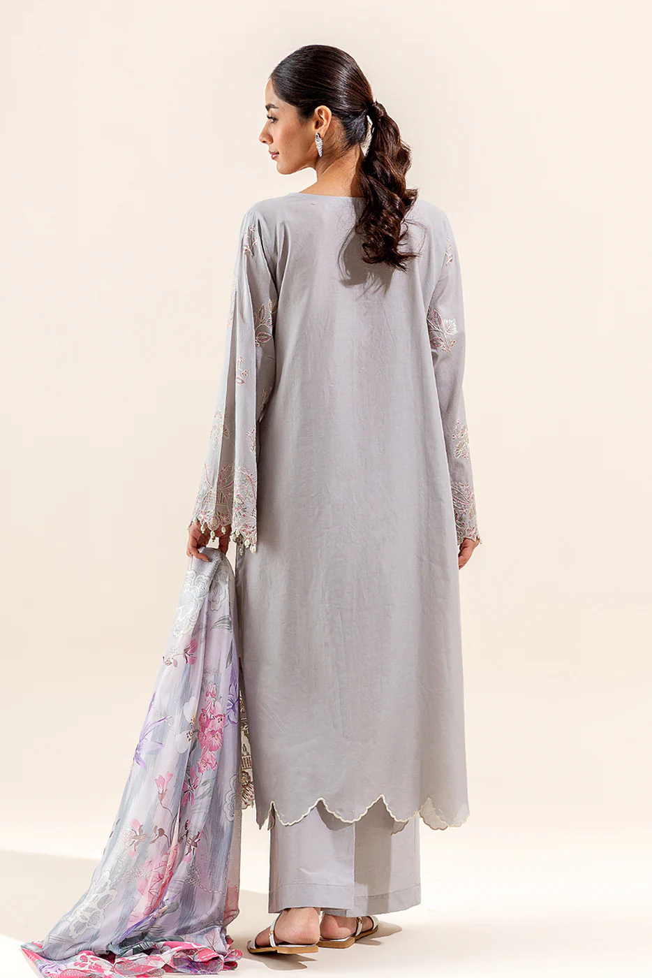 3 PIECE EMBROIDERED LAWN SUIT (UNSTITCHED) - Image 5