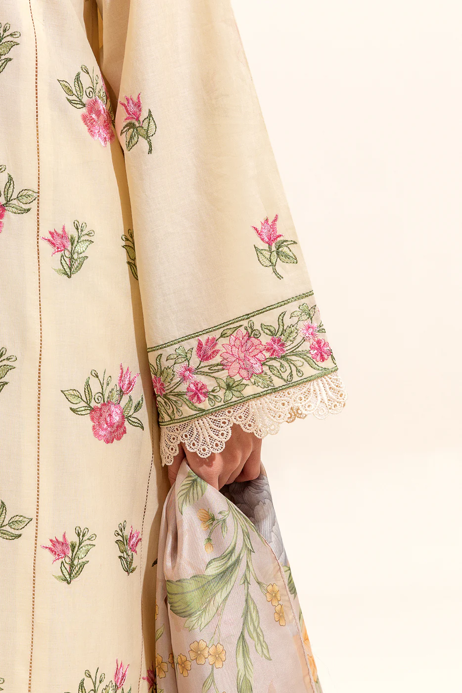 3 PIECE EMBROIDERED LAWN SUIT (UNSTITCHED) - Image 3
