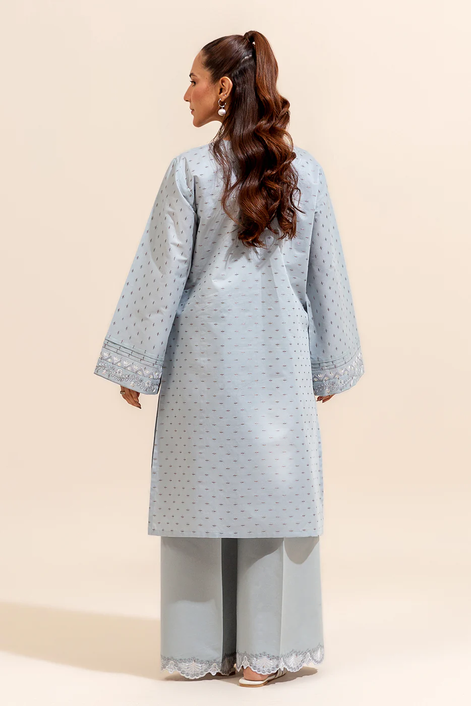 2 PIECE EMBROIDERED JACQUARD SUIT-ICEBERG VINES (UNSTITCHED) - Image 3