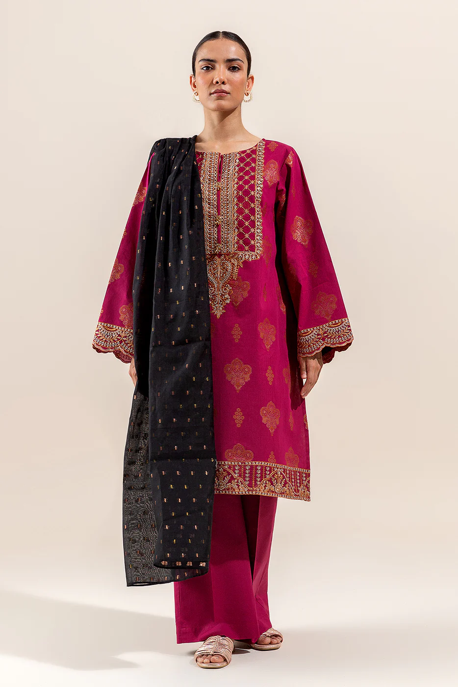 3 PIECE EMBROIDERED JACQUARD SUIT-FUSCHIA GLOOM (UNSTITCHED) - Image 2