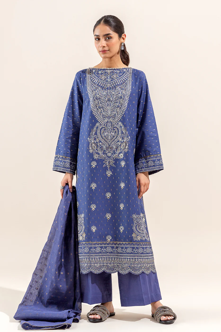 3 PIECE EMBROIDERED JACQUARD SUIT (UNSTITCHED) - Image 4