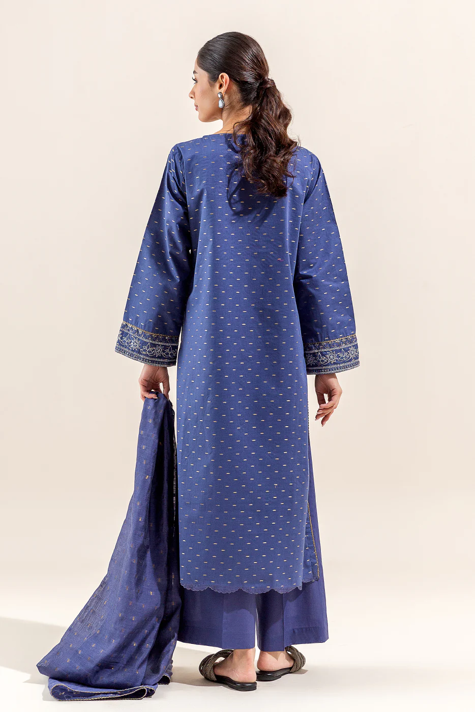 3 PIECE EMBROIDERED JACQUARD SUIT (UNSTITCHED) - Image 5