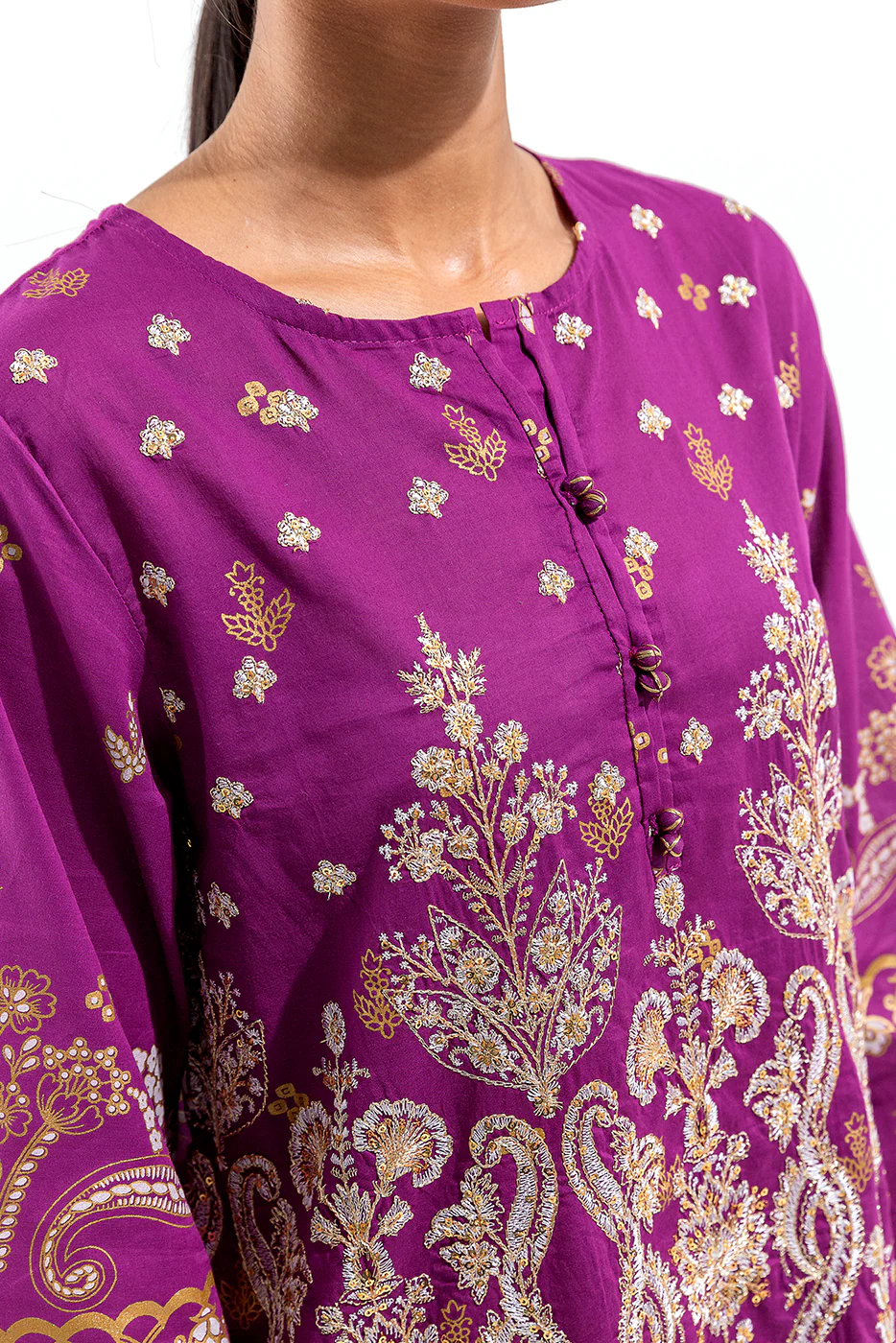 3 PIECE EMBROIDERED LAWN  SUIT (LUXURY PRET) - Image 3