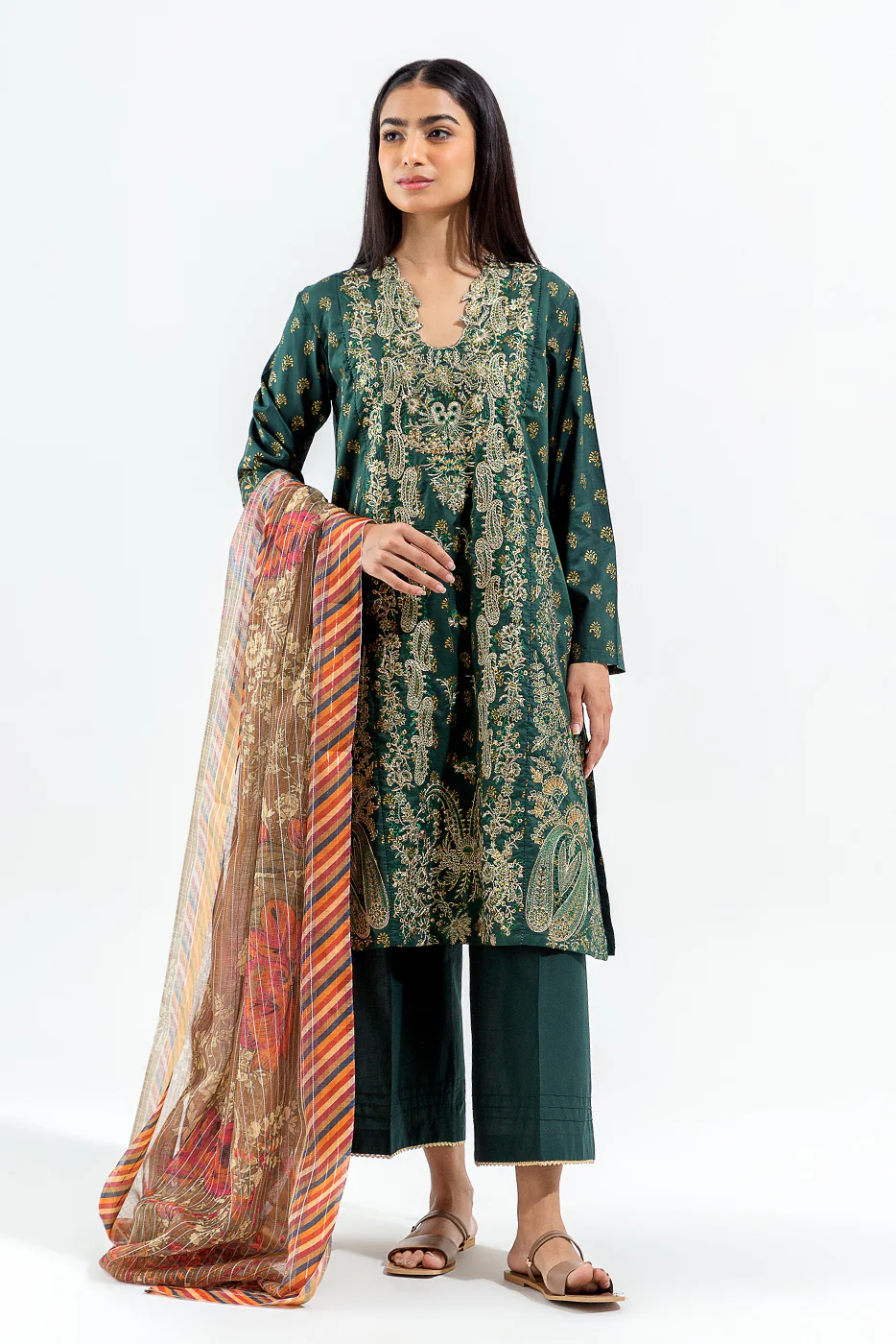 3 PIECE EMBROIDERED LAWN SUIT (LUXURY PRET) - Image 5