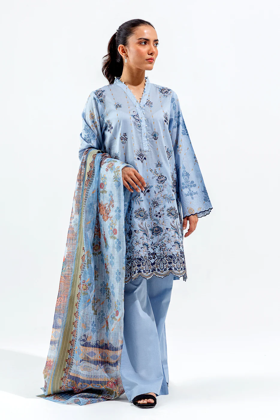 3 PIECE EMBROIDERED LAWN SUIT (LUXURY PRET) - Image 3