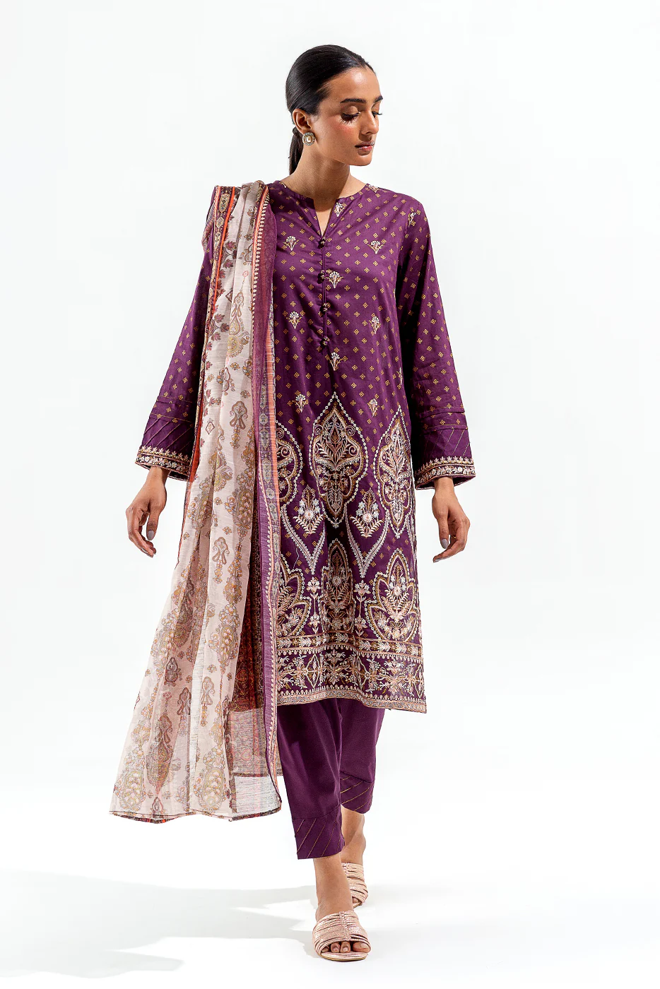 3 PIECE EMBROIDERED LAWN  SUIT (LUXURY PRET) - Image 2