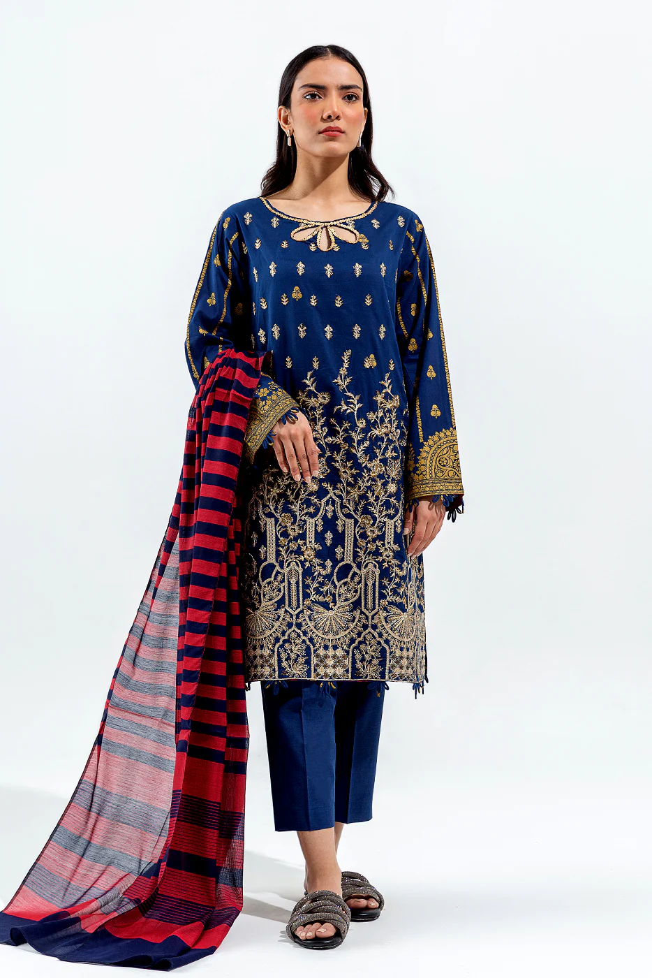 3 PIECE EMBROIDERED LAWN SUIT (LUXURY PRET) - Image 3