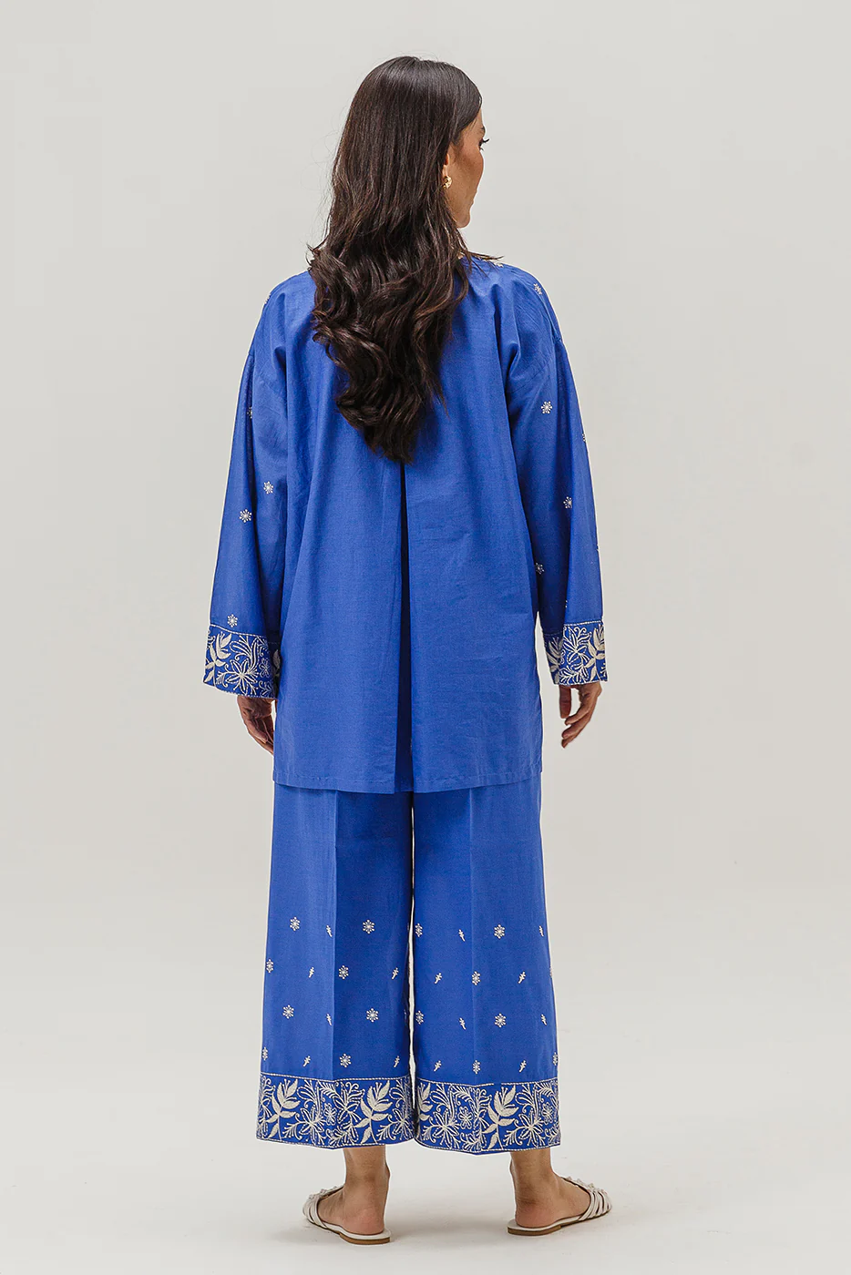 2 PIECE EMBROIDERED LAWN SUIT (PRET) - Image 3