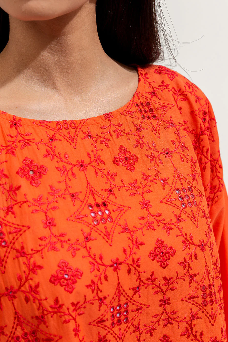 2 PIECE EMBROIDERED LAWN SUIT (PRET) - Image 4