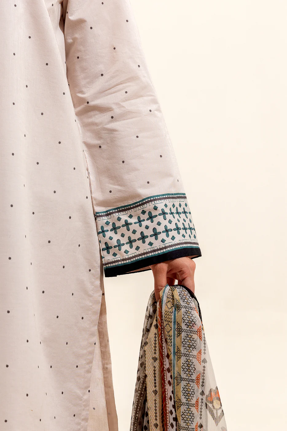 2 PIECE EMBROIDERED LAWN SUIT-MOCHA FROST (UNSTITCHED) - Image 6