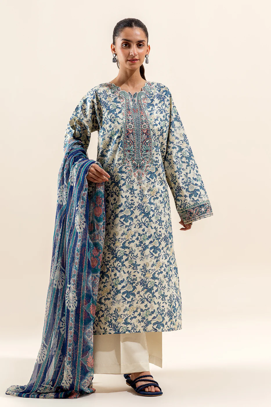 2 PIECE EMBROIDERED LAWN SUIT-WHISPERING CREAM (UNSTITCHED) - Image 5