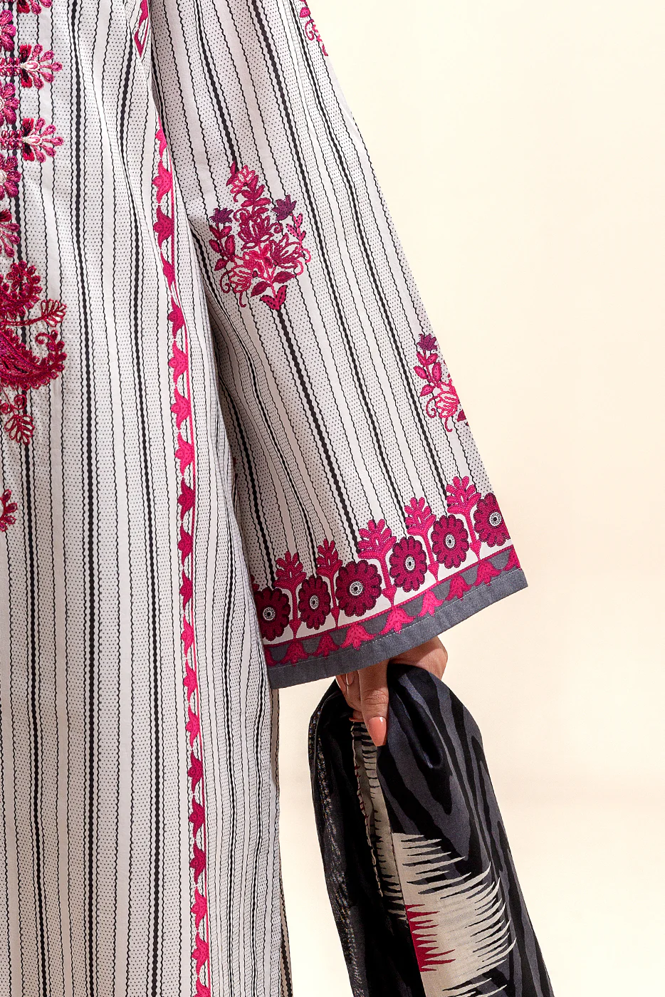3 PIECE EMBROIDERED LAWN SUIT-SANGRIA BRUST (UNSTITCHED) - Image 6