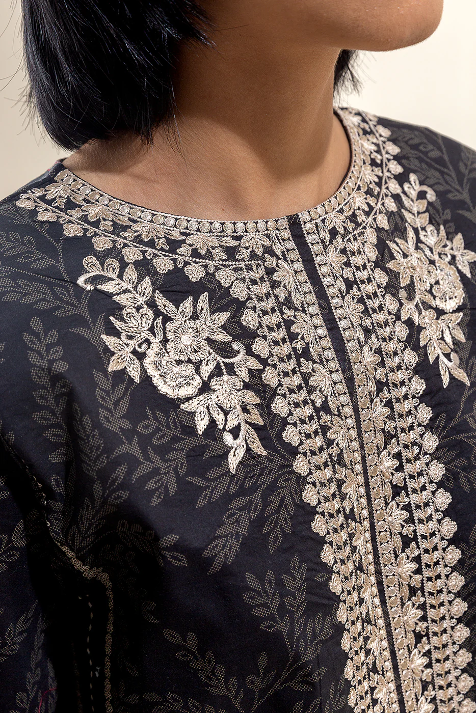 3 PIECE EMBROIDERED LAWN SUIT-ANCHOR CRAFT (UNSTITCHED) - Image 5