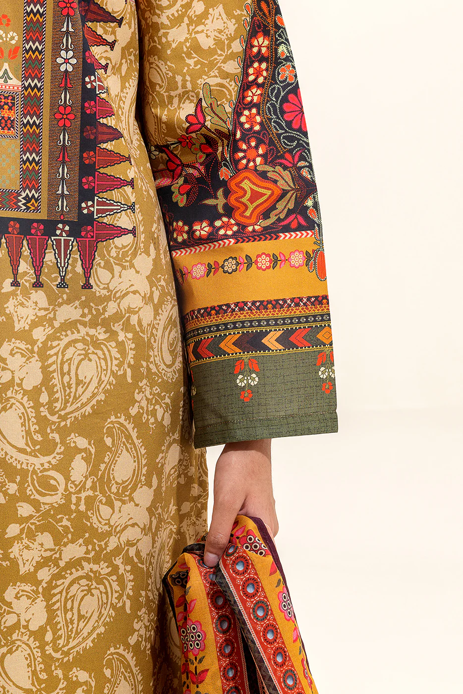 3 PIECE PRINTED LAWN SUIT-MEDALLION TRIBE (UNSTITCHED) - Image 6
