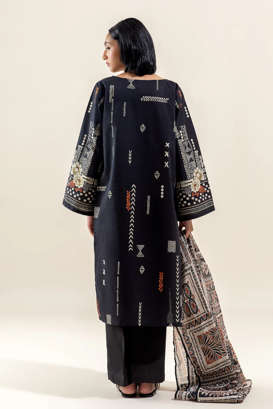 3 PIECE PRINTED LAWN SUIT-RAVEN GILD (UNSTITCHED) - Image 4