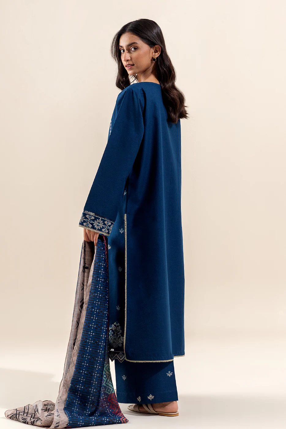 3 PIECE EMBROIDERED LAWN SUIT-ORIENTAL AZURE (UNSTITCHED) - Image 4