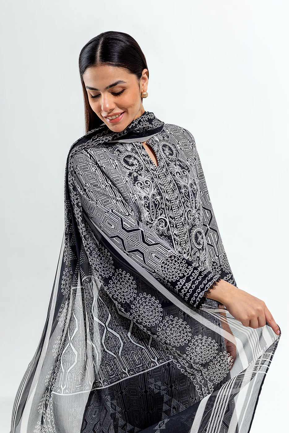 2 PIECE EMBROIDERED CAMBRIC SUIT (PRET) - Image 2