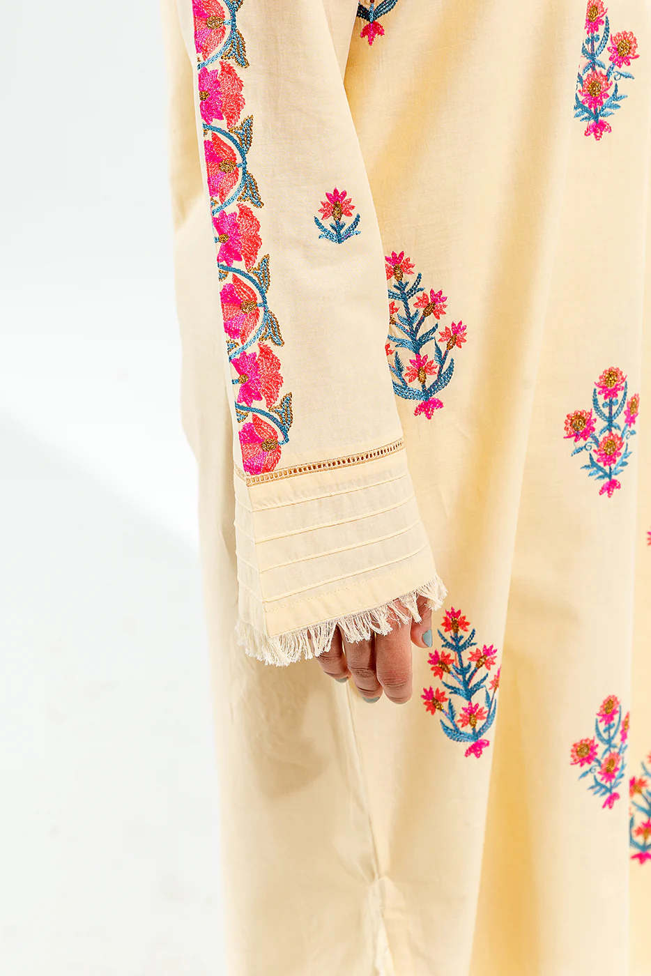 2 PIECE EMBROIDERED LAWN  SUIT (PRET) - Image 5