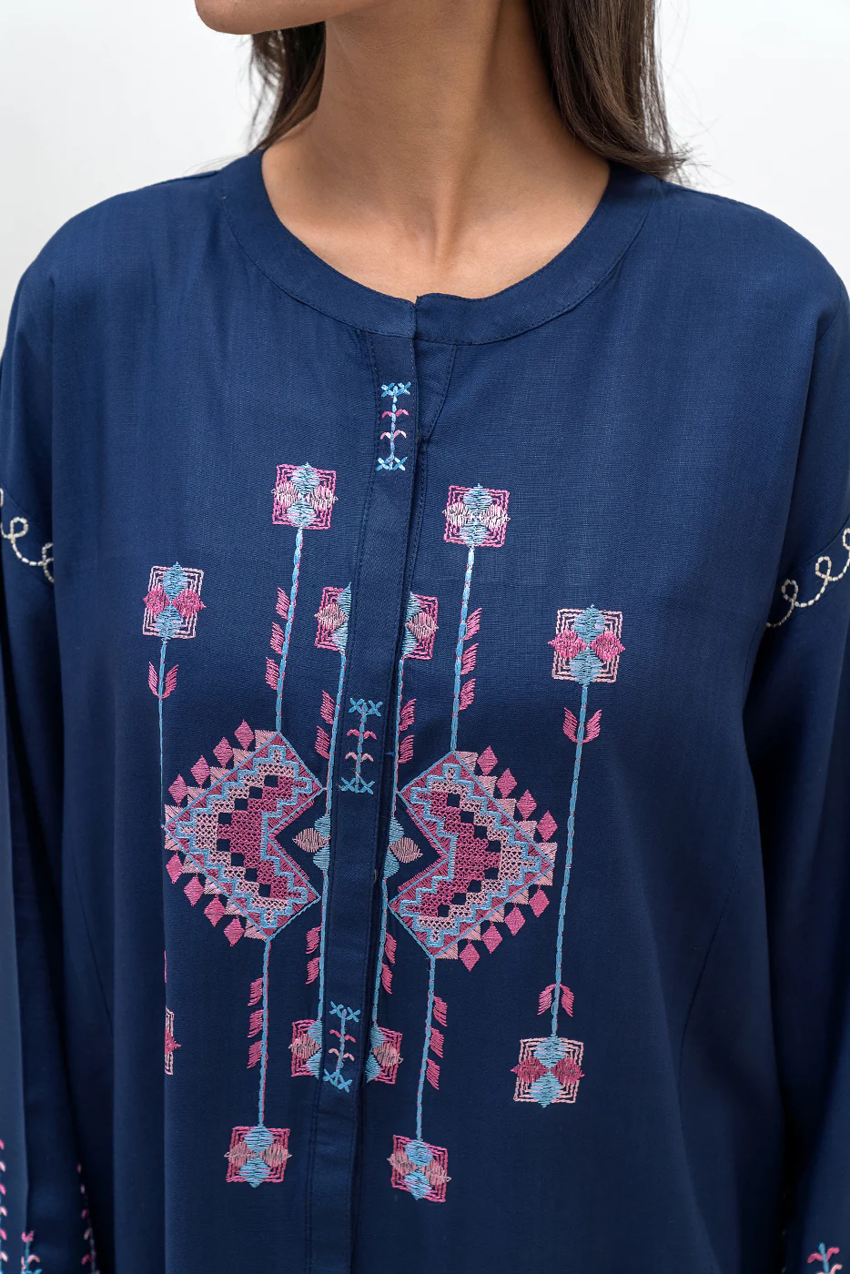 2 PIECE EMBROIDERED VISCOSE SUIT (PRET) - Image 4