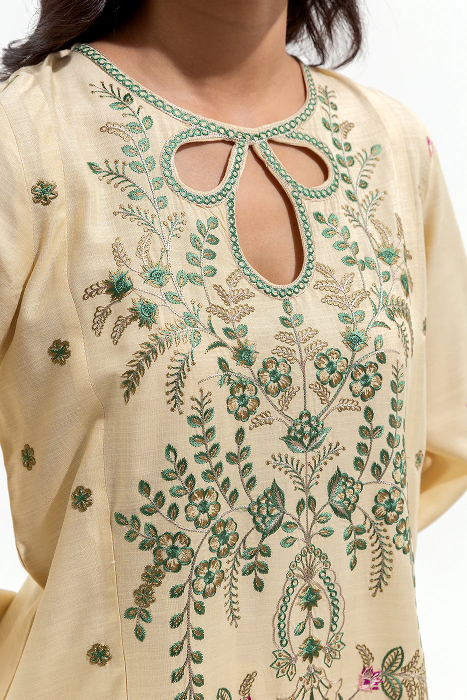 2 PIECE EMBROIDERED VISCOSE SUIT (PRET) - Image 4