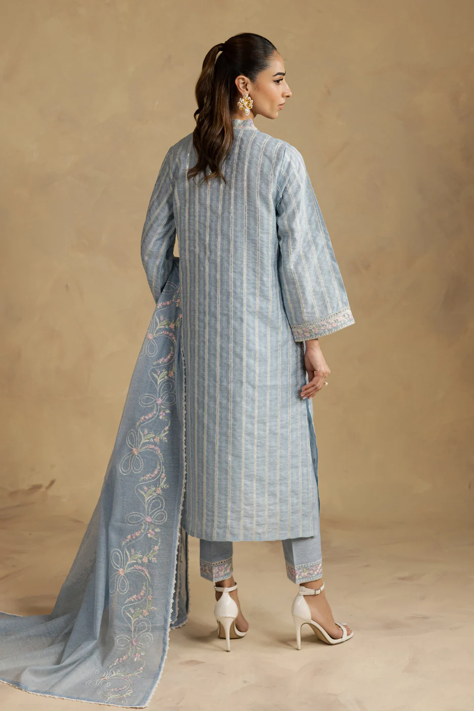 3 PIECE EMBROIDERED JACQUARD SUIT (LUXURY-PRET) - Image 2