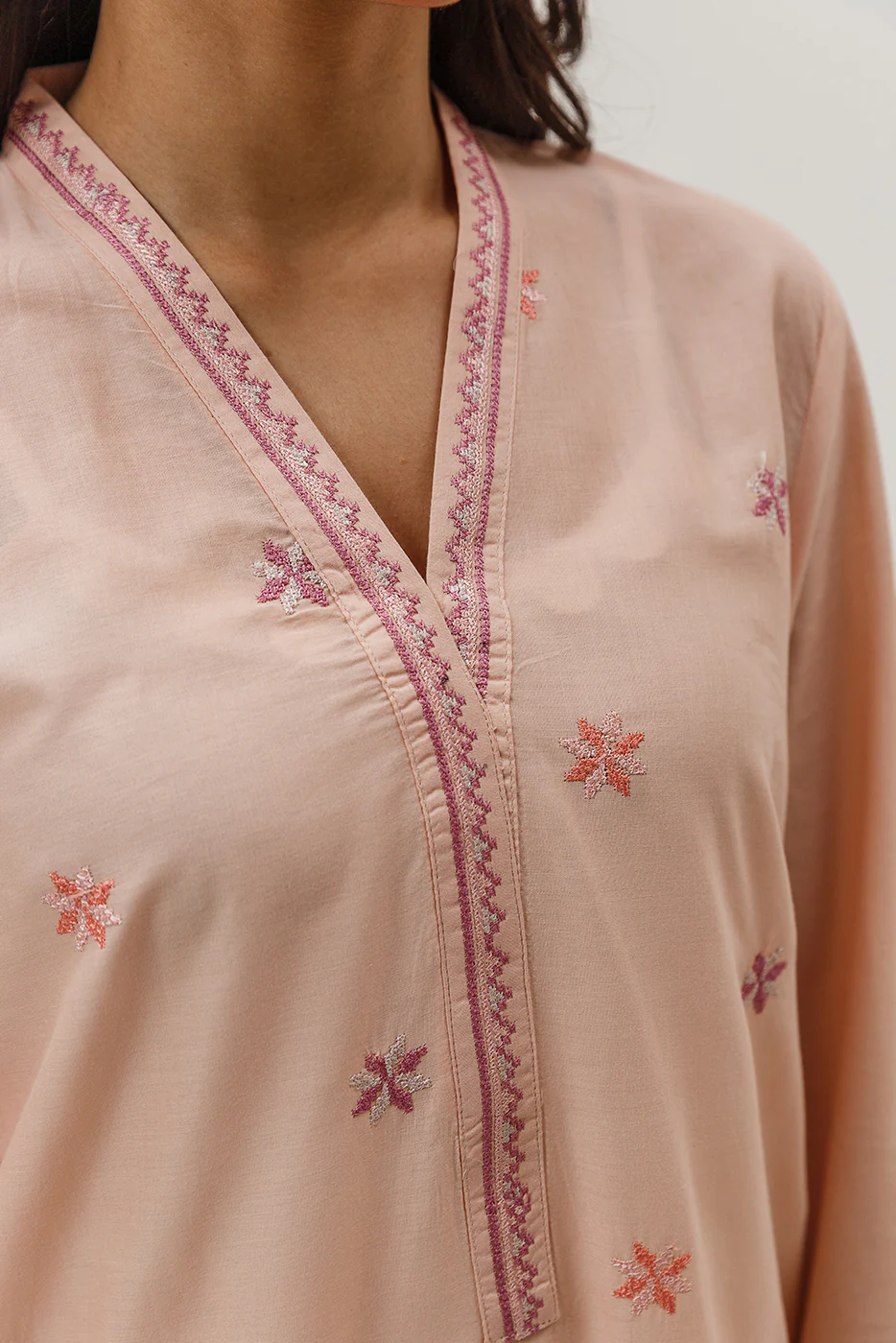 2 PIECE EMBROIDERED LAWN SUIT (PRET) - Image 4