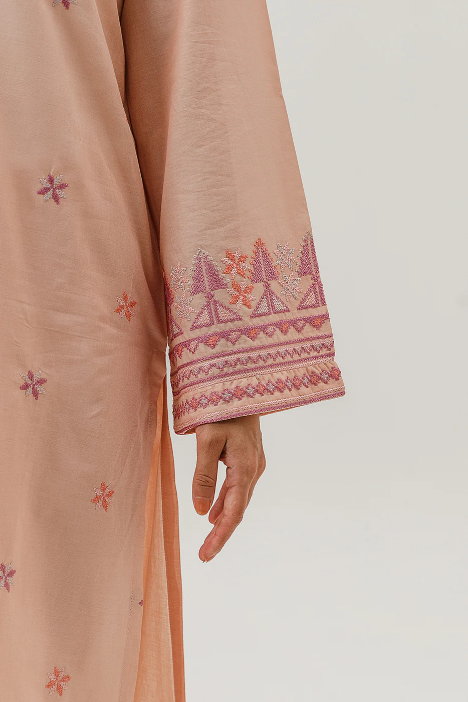 2 PIECE EMBROIDERED LAWN SUIT (PRET) - Image 5