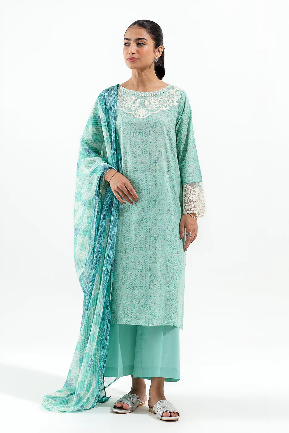 3 PIECE EMBROIDERED LAWN SUIT (PRET) - Image 2