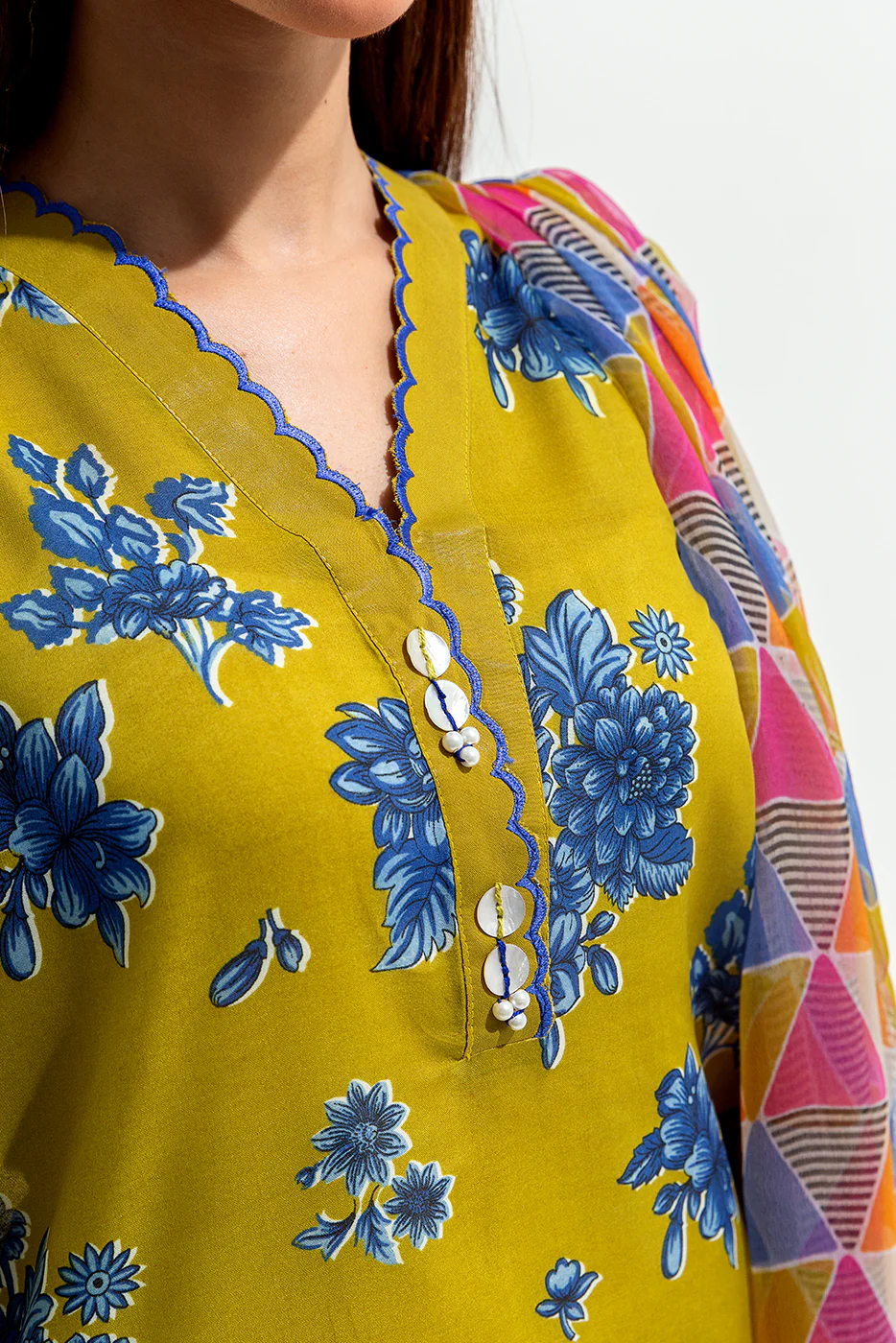 3 PIECE PRINTED LAWN SUIT (PRET) - Image 4